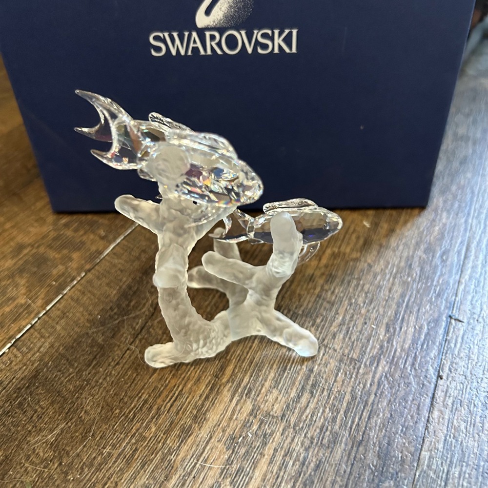 Swarovski School of Fish Crystal Figurine South Sea Frosted Coral Base 3 fish - Picture 4 of 9
